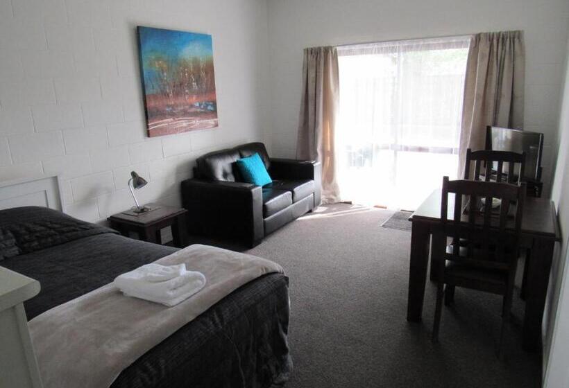 חדר משפחתי, Matador Motel