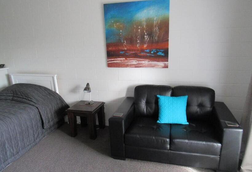 חדר משפחתי, Matador Motel