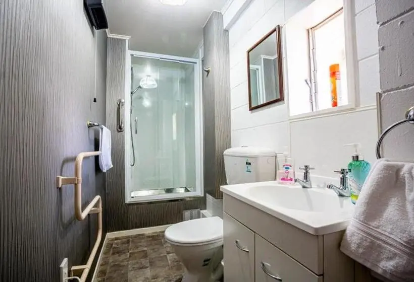 Talo 2 Makuuhuonetta, Park View  Home Away From Home