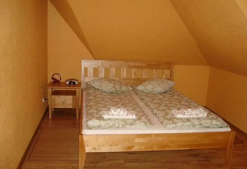 اتاق استاندارد, Sanders Motel