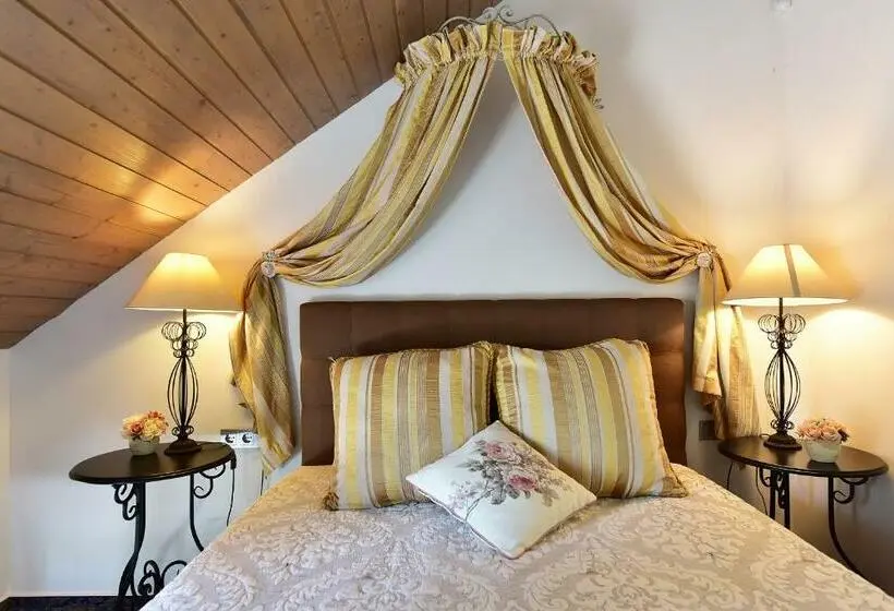 اتاق لوکس, Rusne Villa