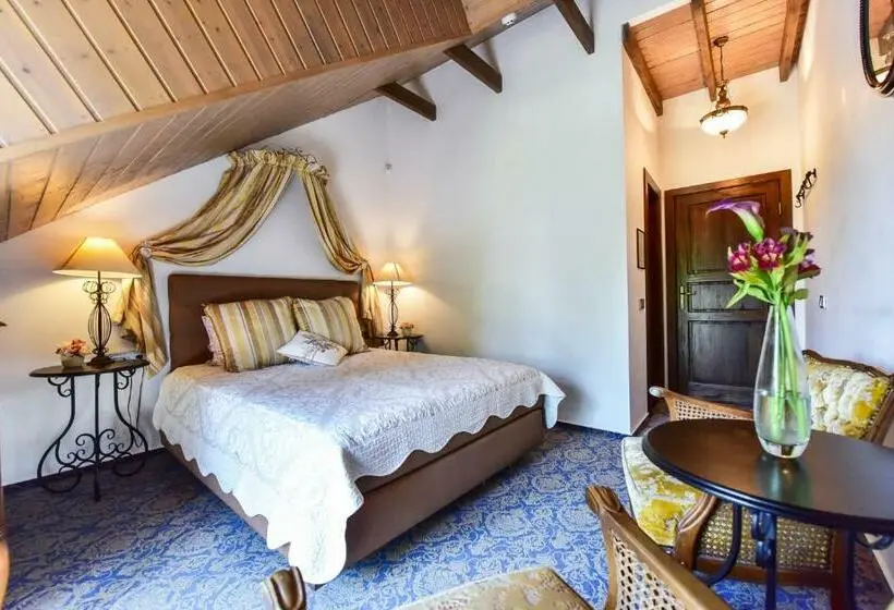 اتاق لوکس, Rusne Villa