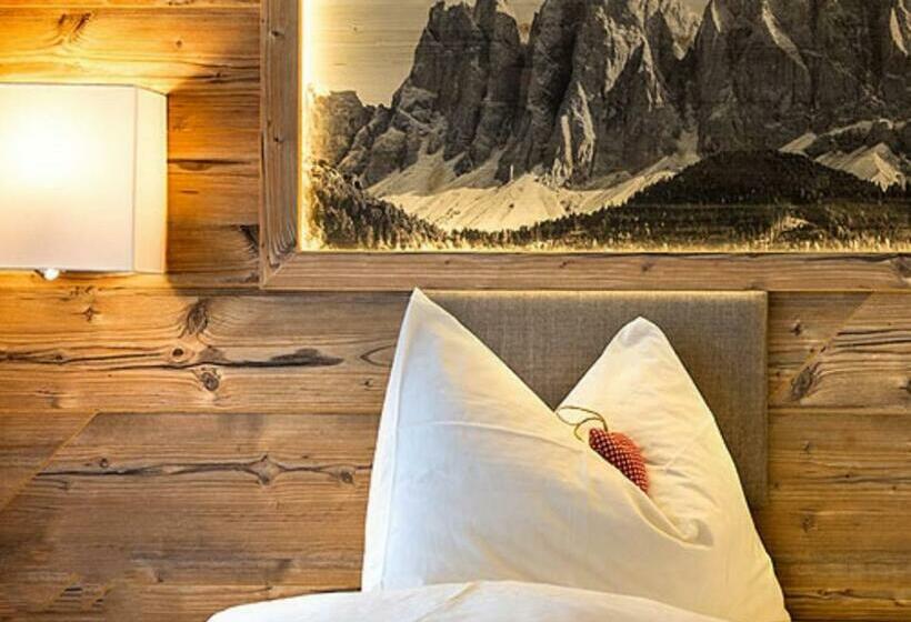Номер Стандарт с Балконом, Chalet Dolomites