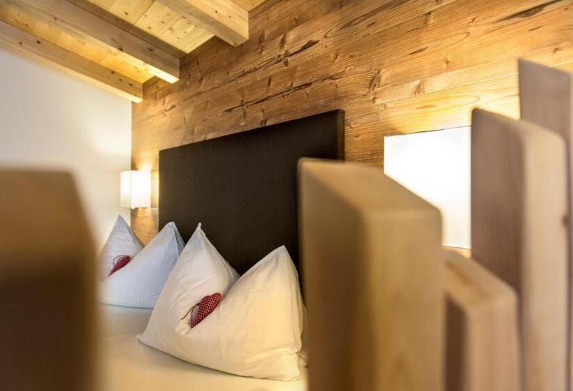 Classic room with balcony, Chalet Dolomites