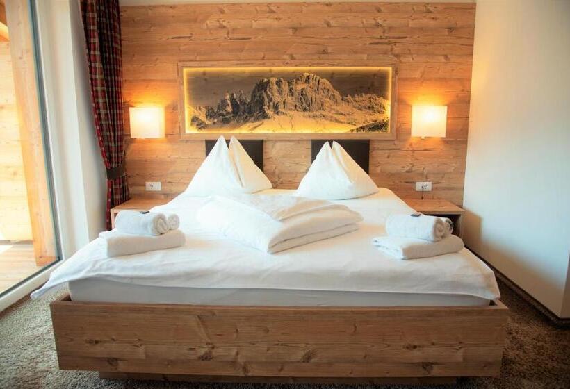 Classic room with balcony, Chalet Dolomites