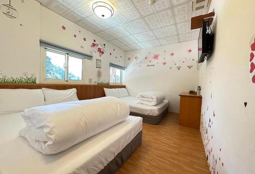 اتاق استاندارد چهار تخته, Deep Forest Inn