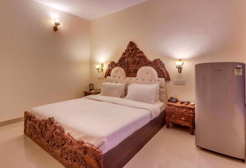 디럭스 룸 킹사이즈 침대, Lohagarh Corbett Resort