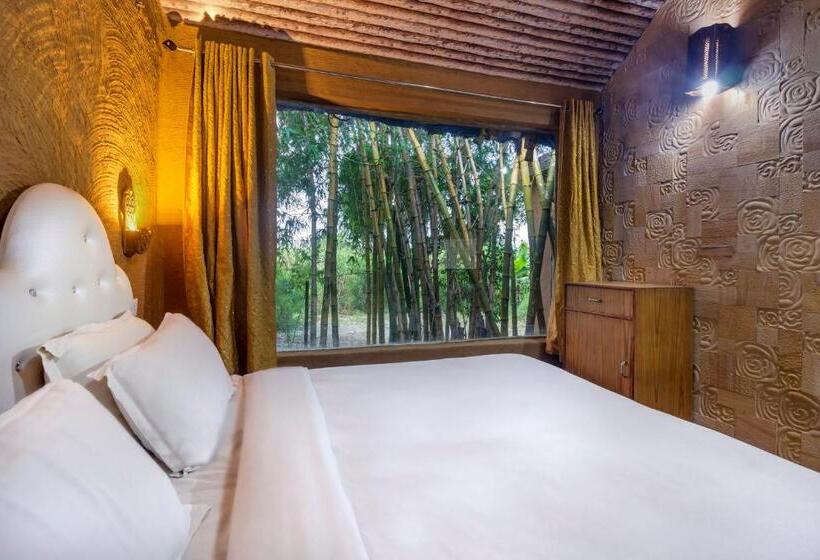 חדר משפחתי נוף לגינה, Lohagarh Corbett Resort