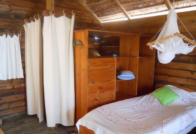 اتاق استاندارد سه تخته با چشمانداز باغ, Longo Vezo