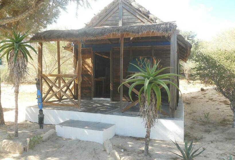 اتاق استاندارد سه تخته با چشمانداز باغ, Longo Vezo