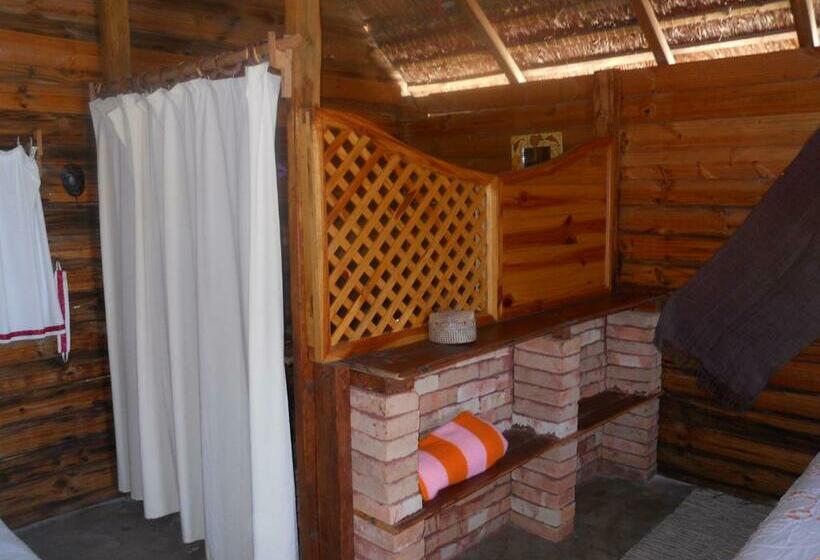 اتاق استاندارد سه تخته با چشمانداز باغ, Longo Vezo