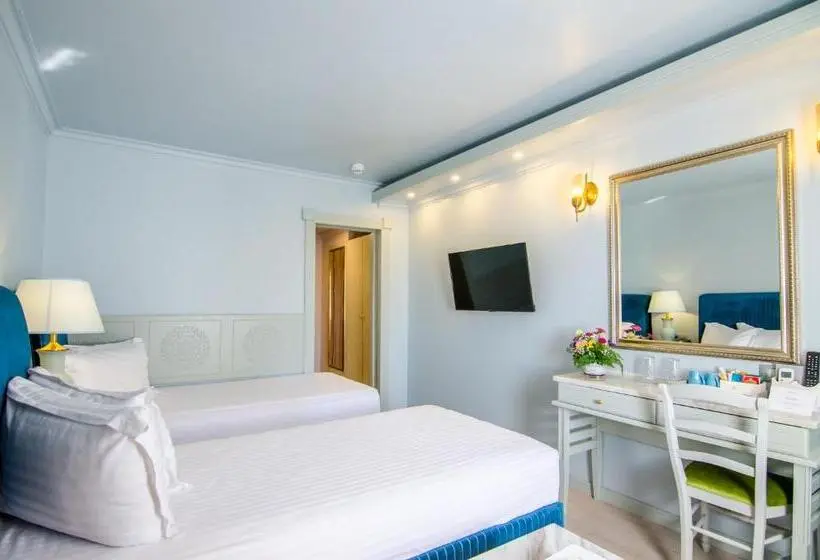 Standard Room Double Bed City View, Phoenicia Blue View