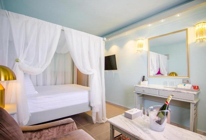 Standard Room Double Bed City View, Phoenicia Blue View