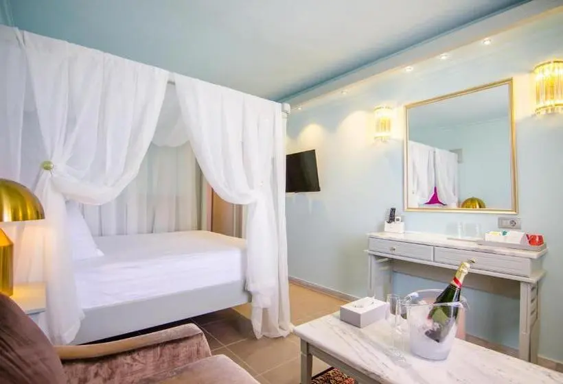 Standard Room Double Bed City View, Phoenicia Blue View