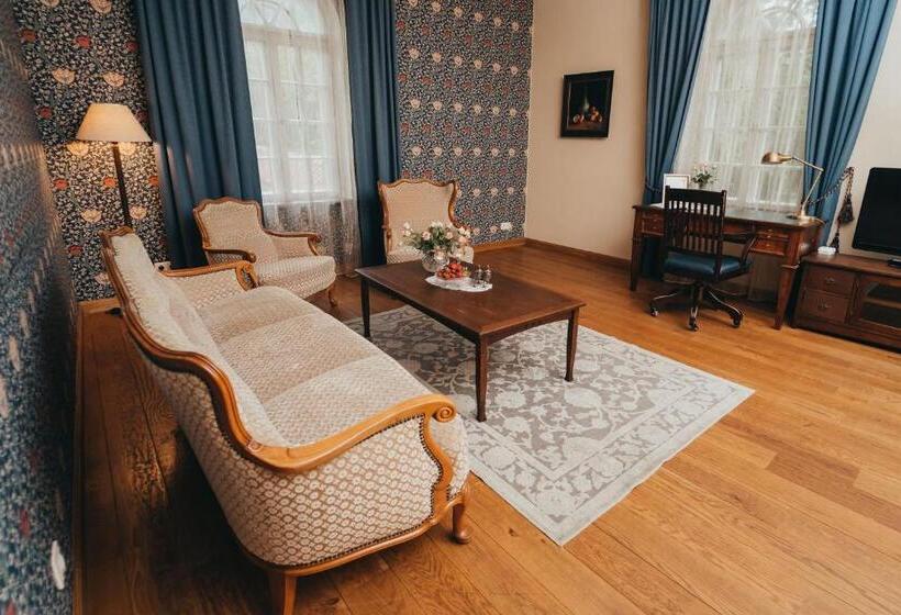 سوییت, Mooste Viinavabriku Hotell & Restoran