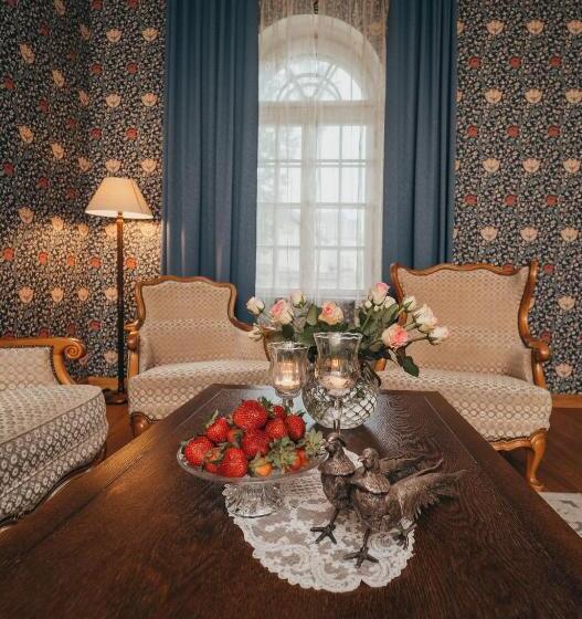 سوییت, Mooste Viinavabriku Hotell & Restoran