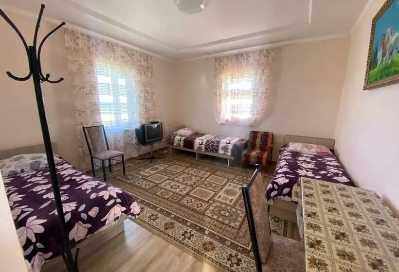 اتاق استاندارد سه نفره, Svetlana Guest House