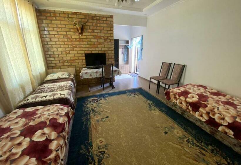 اتاق سه نفره سوپریور با چشمانداز دریا, Svetlana Guest House