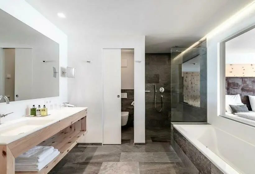 سوئیت با بالکن, Sporthotel Sonne