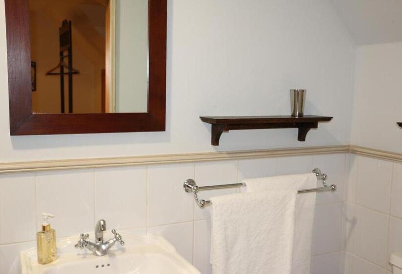 اتاق استاندارد با چشم‌انداز کوهستان, 3 On Roux