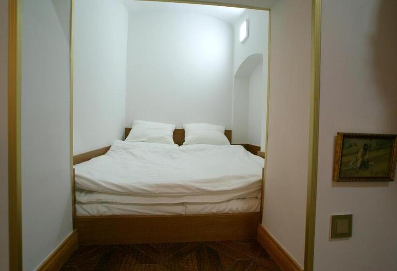 חדר סטנדרט לארבעה, Theresia Chateau   Bernolákovo