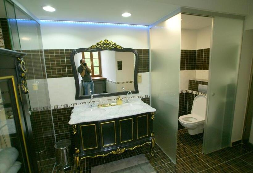 חדר סטנדרט לארבעה, Theresia Chateau   Bernolákovo