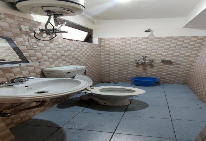 חדר דלוקס לשלושה, Capital O 8272 Hotel Pratigya Residency