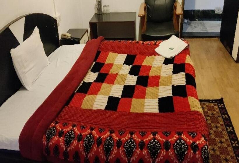 חדר דלוקס לשלושה, Capital O 8272 Hotel Pratigya Residency