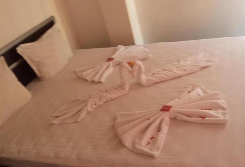 اتاق استاندارد سه تخته با بالکن, Mirage Family