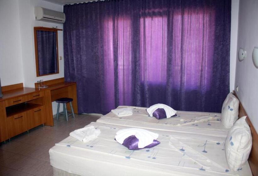 اتاق استاندارد چهارنفره با بالکن, Mirage Family