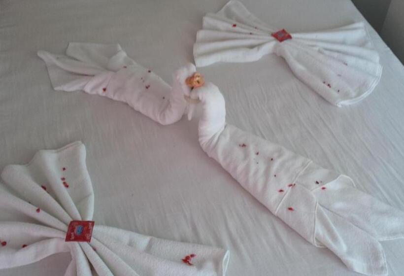 اتاق استاندارد چهارنفره با بالکن, Mirage Family