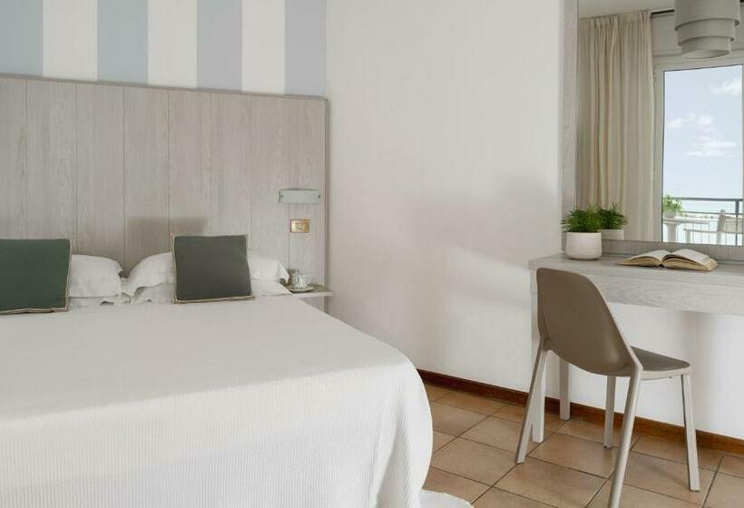 غرفة قياسية رباعية مطلة على البحر, Roxy & Beach