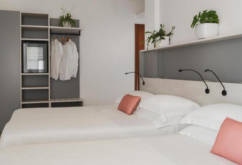 غرفة ديلوكس ثلاثية مطلة على البحر, Roxy & Beach