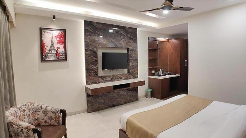Camera Superiore, Yuvraj Palace