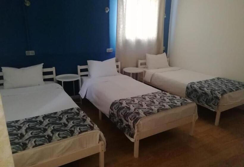 اتاق استاندارد سه تخته با بالکن, Almaville Mamaia