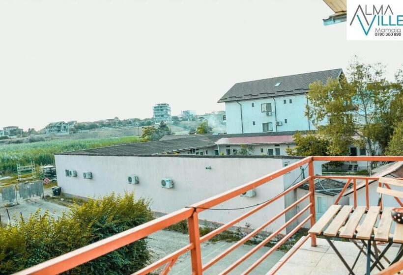 اتاق استاندارد با بالکن, Almaville Mamaia