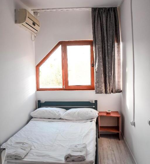 이코노미 룸, Almaville Mamaia