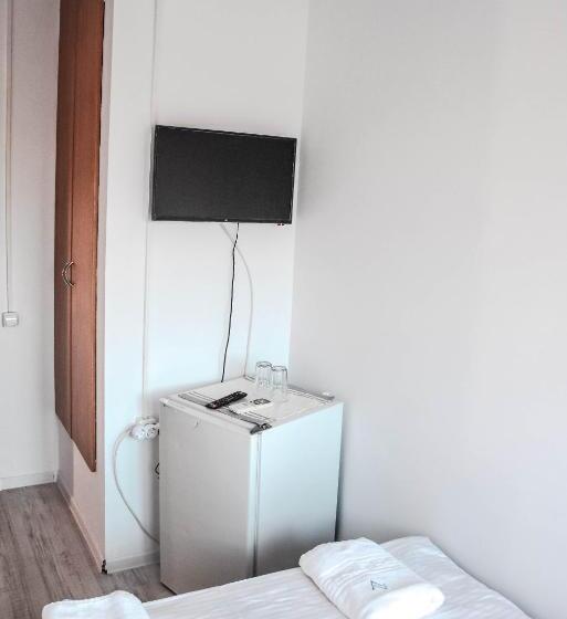 이코노미 룸, Almaville Mamaia