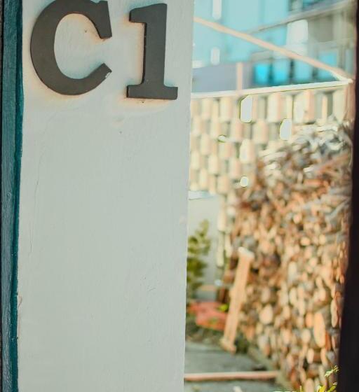 스위트, Almaville Mamaia