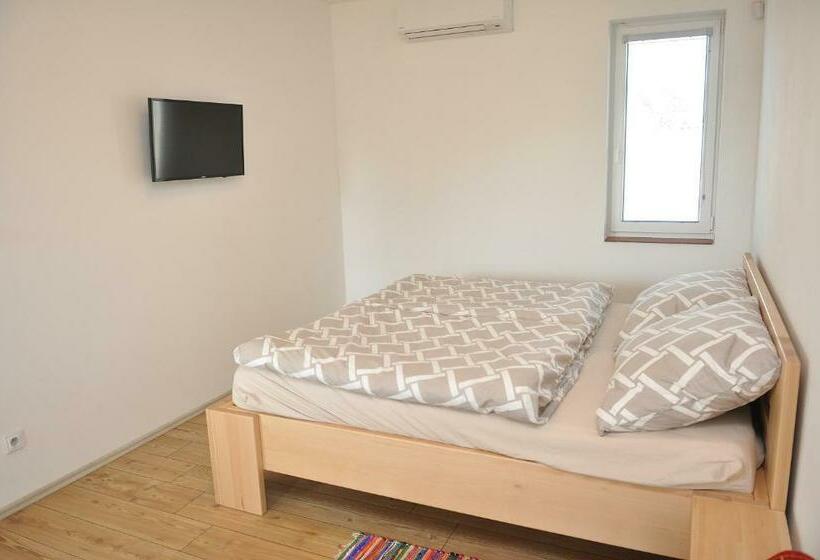 套房带园景, Apartmány Přítluky