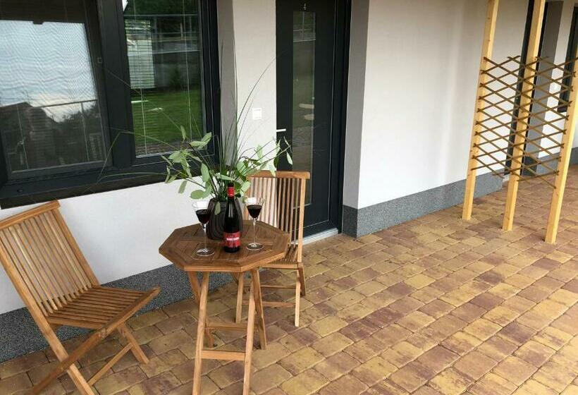 套房带园景, Apartmány Přítluky