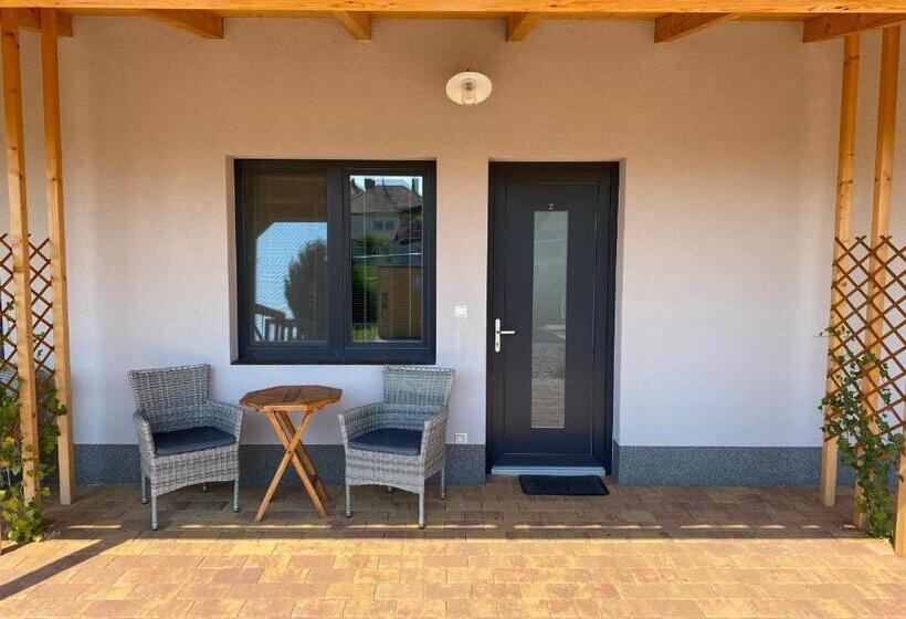 带1个卧室的带阳台的公寓, Apartmány Přítluky