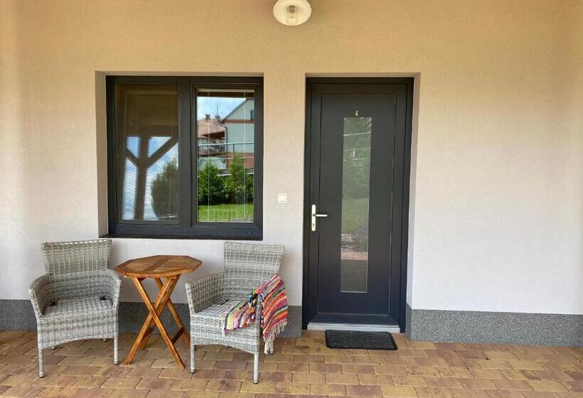 带1个卧室的带阳台的公寓, Apartmány Přítluky