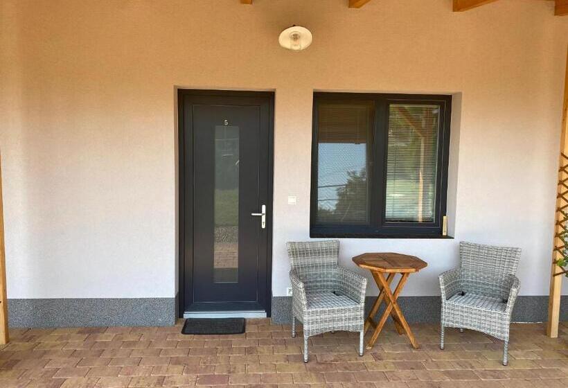 带1个卧室的带阳台的公寓, Apartmány Přítluky