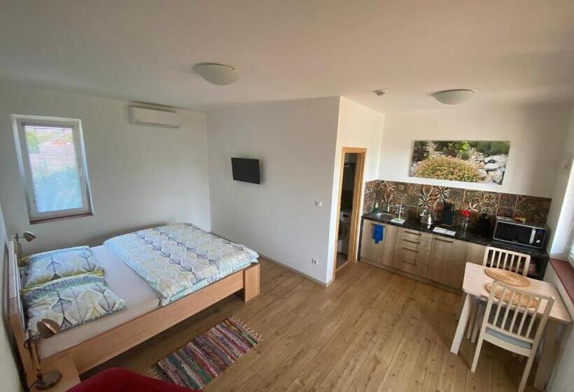 침실 1개 테라스 아파트, Apartmány Přítluky