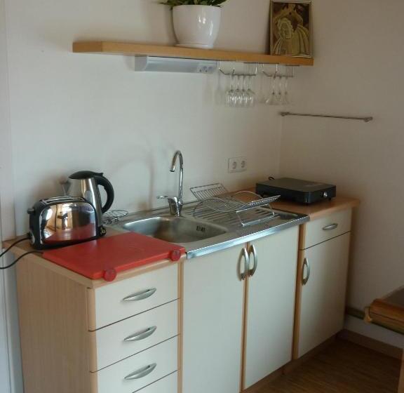 استودیوی استاندارد, Marigolds