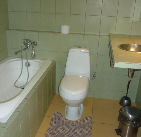 استودیوی استاندارد, Marigolds