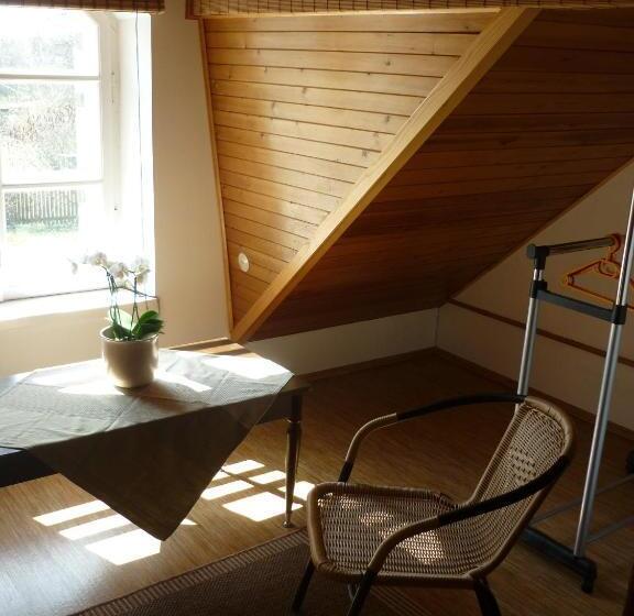 استودیوی استاندارد, Marigolds