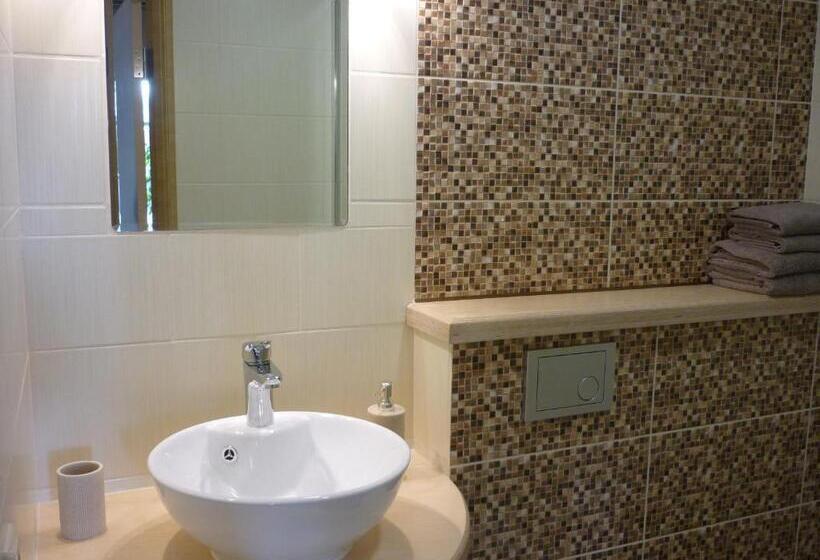 اتاق استاندارد, Marigolds