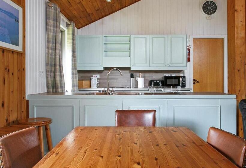 منزل 3 غرف نوم, Lochearnhead Loch Side